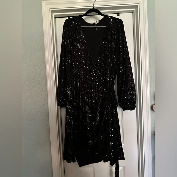 Gibson Latimer Dresses & Skirts - Gibson * Latimer Black Sequin Wrap LongSleeve  dress Size XL EUC